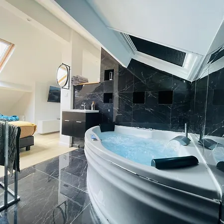 Jacuzzi Marbre - 451 公寓